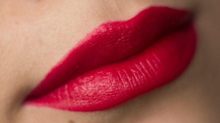 Svinčniki za ustnice poudarjajo obliko vaših ustnic